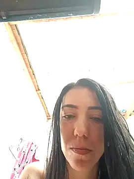 LunaZambrano online show from January 11, 2025, 6:01 pm