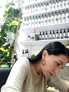 LunaZambrano online show from January 24, 2025, 9:47 pm