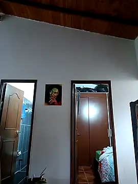 LunaZambrano online show from January 25, 2025, 3:41 pm