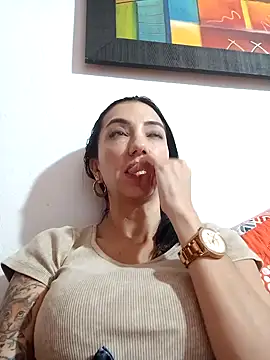 LunaZambrano online show from January 28, 2025, 2:21 am