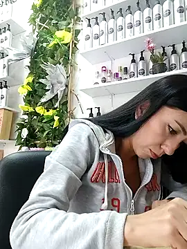 LunaZambrano online show from January 28, 2025, 8:58 pm