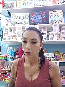 LunaZambrano online show from June 18, 2026, 7:29 pm
