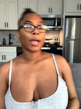 CandyLuxxxx online show from September 16, 2025, 7:37 pm