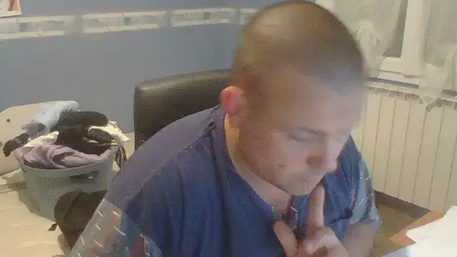 Snapshot of manubm03 chatting on October 10, 2025, 11:42 am manubm03 online show from October 10, 2025, 11:42 am