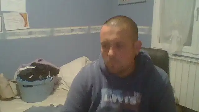 Snapshot of manubm03 chatting on October 14, 2025, 3:57 pm manubm03 online show from October 14, 2025, 3:57 pm