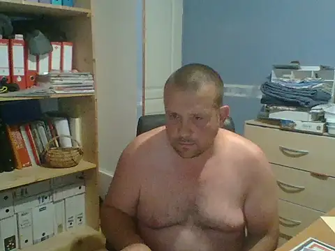 Snapshot of manubm03 chatting on June 11, 2026, 3:15 am manubm03 online show from June 11, 2026, 3:15 am