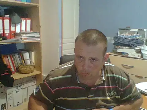 Snapshot of manubm03 chatting on June 14, 2026, 4:31 pm manubm03 online show from June 14, 2026, 4:31 pm