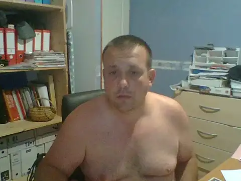 Snapshot of manubm03 chatting on June 25, 2026, 3:28 am manubm03 online show from June 25, 2026, 3:28 am