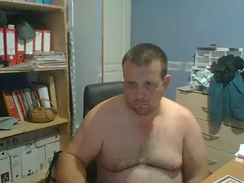 Snapshot of manubm03 chatting on June 27, 2026, 5:40 pm manubm03 online show from June 27, 2026, 5:40 pm