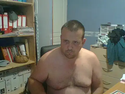 Snapshot of manubm03 chatting on June 28, 2026, 7:47 am manubm03 online show from June 28, 2026, 7:47 am