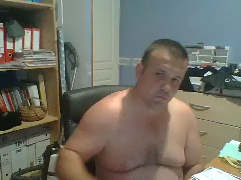 Snapshot of manubm03 chatting on July 5, 2026, 7:15 am manubm03 online show from July 5, 2026, 7:15 am