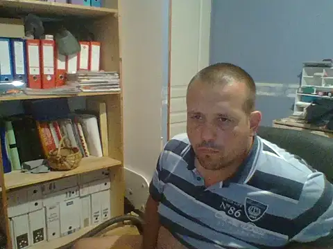 Snapshot of manubm03 chatting on July 22, 2026, 10:18 am manubm03 online show from July 22, 2026, 10:18 am