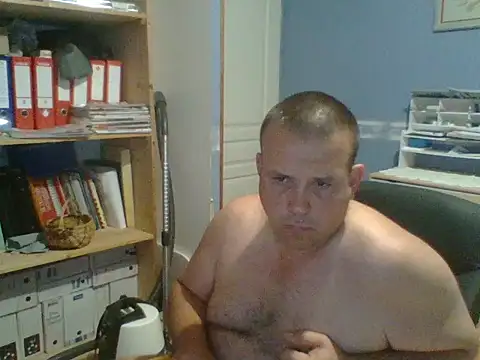 Snapshot of manubm03 chatting on July 25, 2026, 5:27 am manubm03 online show from July 25, 2026, 5:27 am