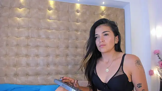 violet giraldo online show from May 11, 2026, 7:55 pm