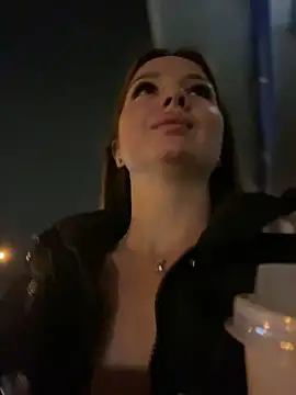 KrisMagnoly online show from October 9, 2025, 4:38 pm