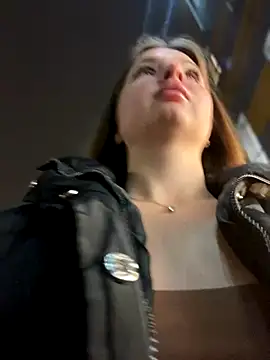 KrisMagnoly online show from October 24, 2025, 5:20 pm