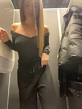 KrisMagnoly online show from February 16, 2026, 4:14 pm