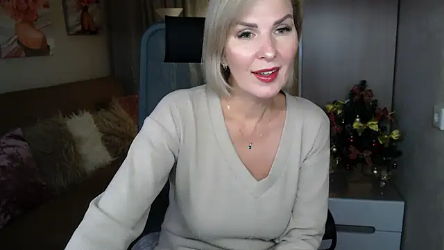 sensualEmilia online show from December 15, 2024, 8:15 pm