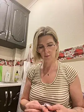 Snapshot of sensualEmilia chatting on April 3, 2026, 7:01 pm sensualEmilia online show from April 3, 2026, 7:01 pm
