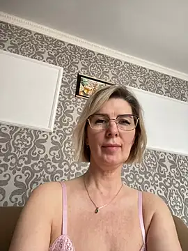 Snapshot of sensualEmilia chatting on April 11, 2026, 9:02 am sensualEmilia online show from April 11, 2026, 9:02 am