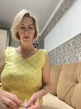 sensualEmilia online show from June 10, 2026, 6:29 pm