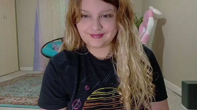 Snapshot of Emihaze chatting on November 1, 2025, 7:16 pm Emihaze online show from November 1, 2025, 7:16 pm