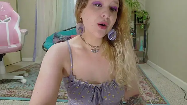 Emihaze online show from May 8, 2026, 3:17 pm