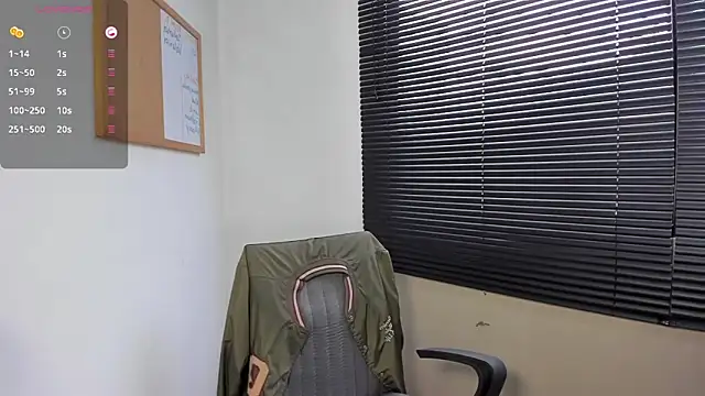 DaviidEvans  online show from December 11, 2024, 1:06 pm