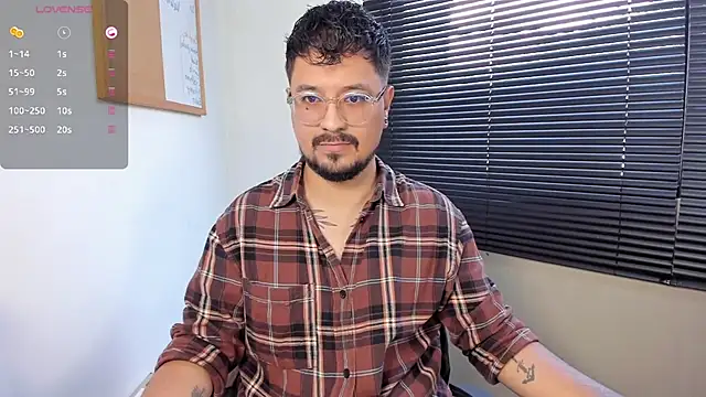 DaviidEvans  online show from December 12, 2024, 2:11 pm