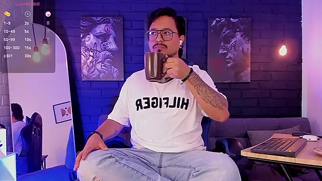 DaviidEvans  online show from February 5, 2026, 1:49 pm