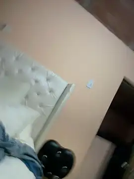 Tayra Siny online show from February 4, 2026, 1:44 am