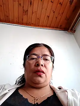   valentina18 online show from December 11, 2024, 1:06 pm