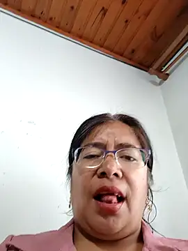   valentina18 online show from December 29, 2024, 1:17 pm