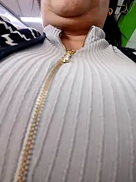   valentina18 online show from January 15, 2025, 4:21 pm