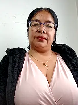   valentina18 online show from February 17, 2025, 1:10 pm