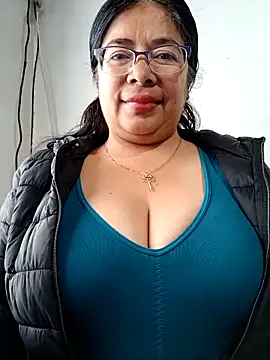   valentina18 online show from March 5, 2025, 1:17 pm