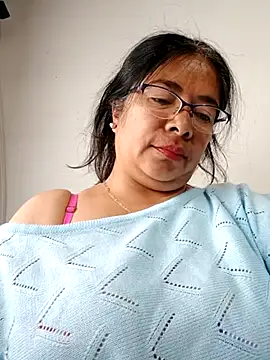   valentina18 online show from March 5, 2025, 8:32 pm