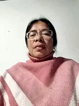   valentina18 online show from November 6, 2025, 1:28 am