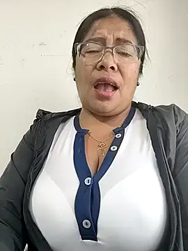   valentina18 online show from November 7, 2025, 1:00 pm