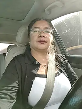   valentina18 online show from December 18, 2025, 1:39 pm