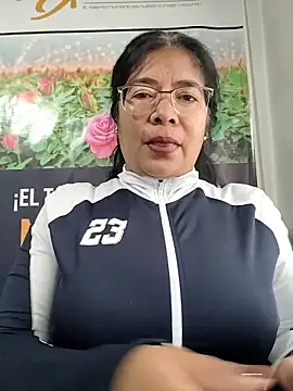   valentina18 online show from February 14, 2026, 1:19 pm