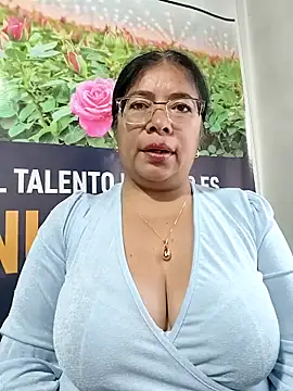   valentina18 online show from May 7, 2026, 11:59 am