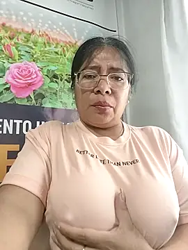   valentina18 online show from May 9, 2026, 12:32 pm