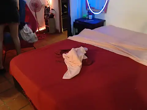 Snapshot of deftoolceles chatting on October 5, 2025, 1:48 am deftoolceles online show from October 5, 2025, 1:48 am