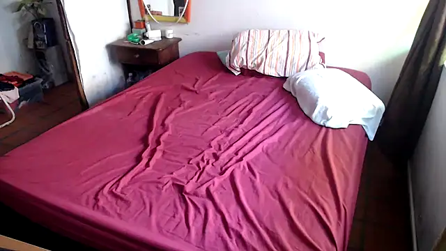 Snapshot of deftoolceles chatting on October 15, 2025, 7:47 pm deftoolceles online show from October 15, 2025, 7:47 pm