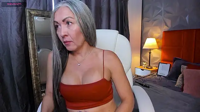  Nicoletteshea  online show from December 5, 2024, 9:06 pm