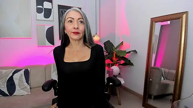  Nicoletteshea  online show from August 2, 2026, 10:25 am