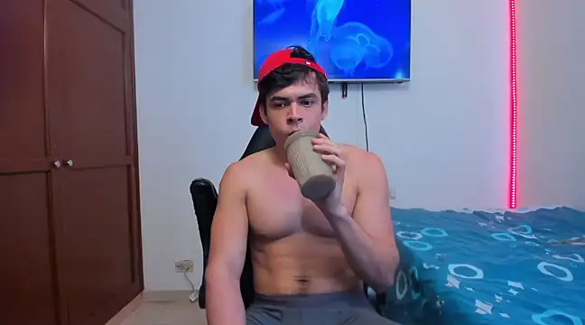 Lucian Gomez  online show from March 4, 2025, 1:17 pm