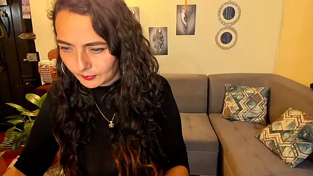 emma luxy online show from February 20, 2025, 2:07 am