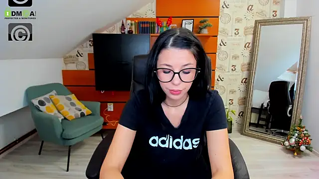 EmillyTaylor online show from December 20, 2024, 10:38 am